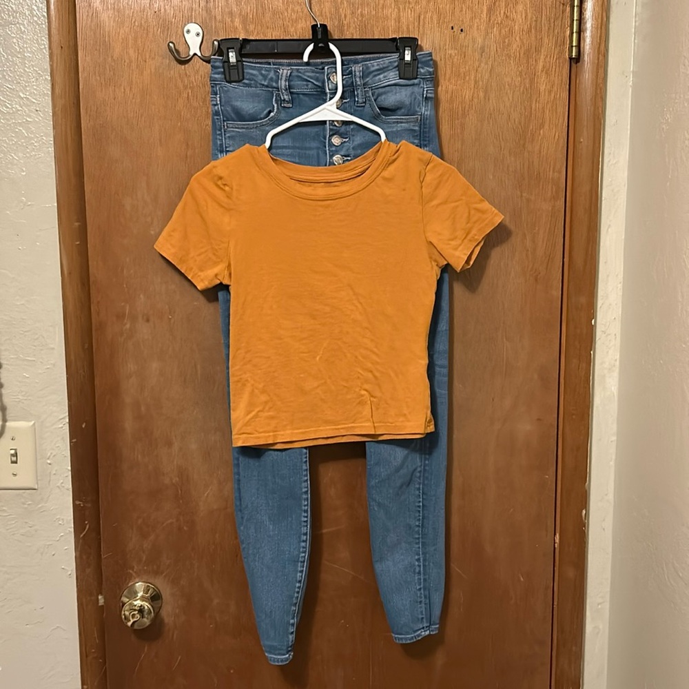 Aveto mustard crop-ish tshirt
